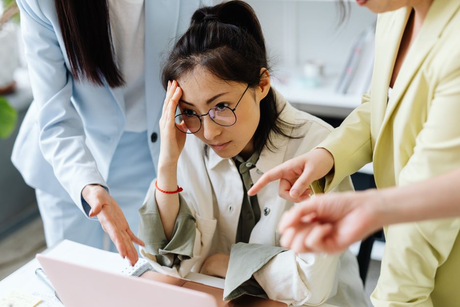 Collègue qui refuse une demande de travail supplémentaire de manière posée